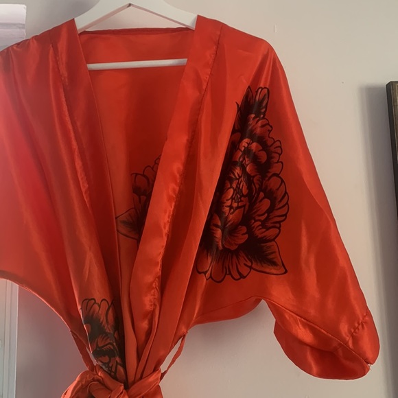 • Silk Morning Robe • - Picture 3 of 7